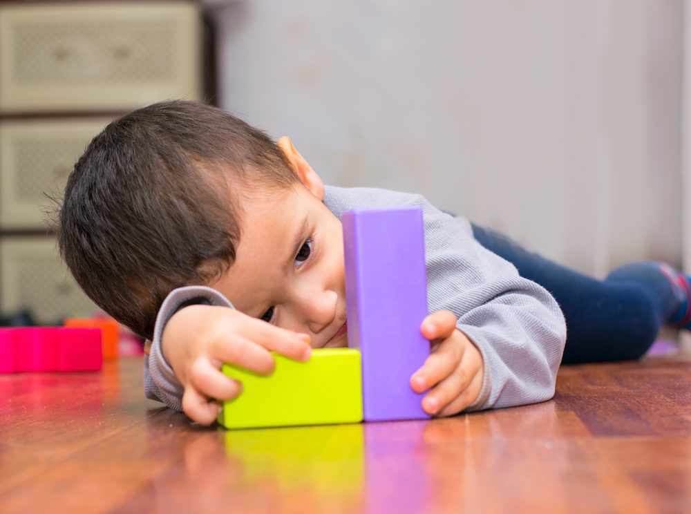 O que é o autismo e quais são seus primeiros sinais?
