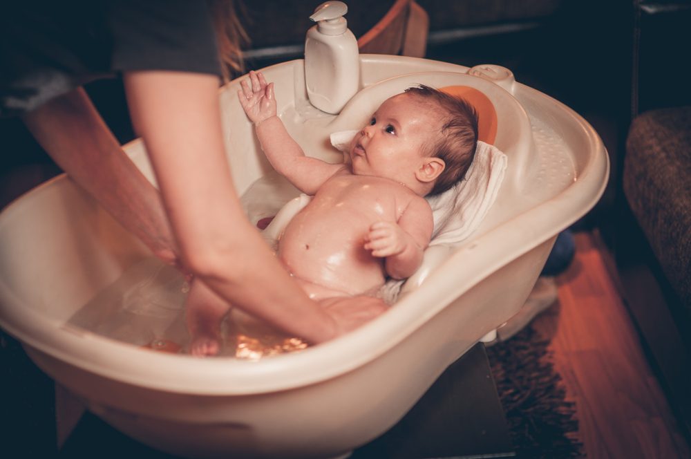 Com que frequência devo dar banho no meu bebê?