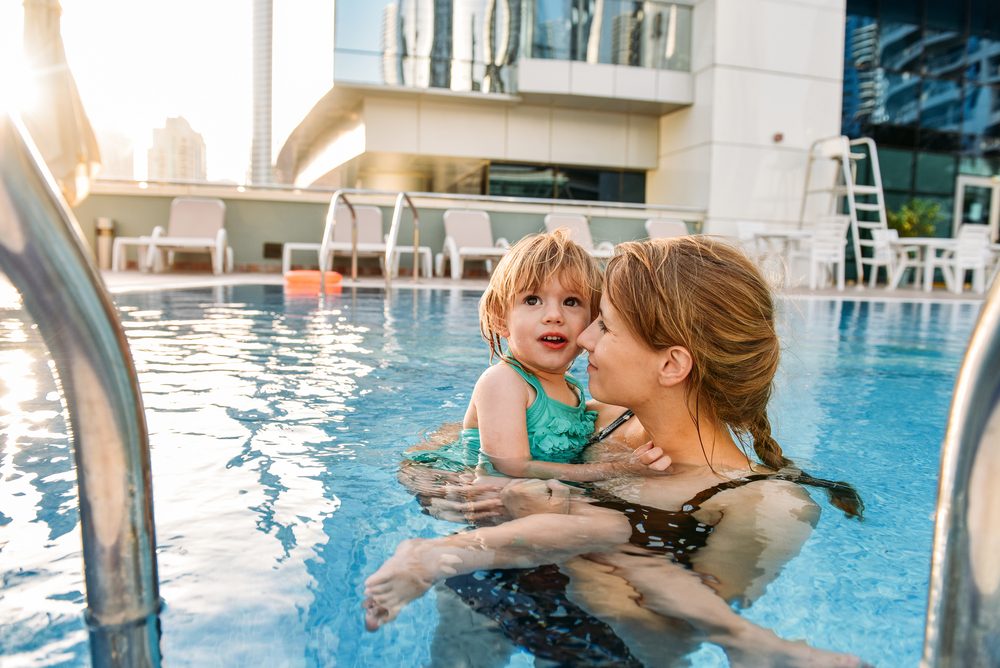 Quais são as normas essenciais de segurança para piscinas?
