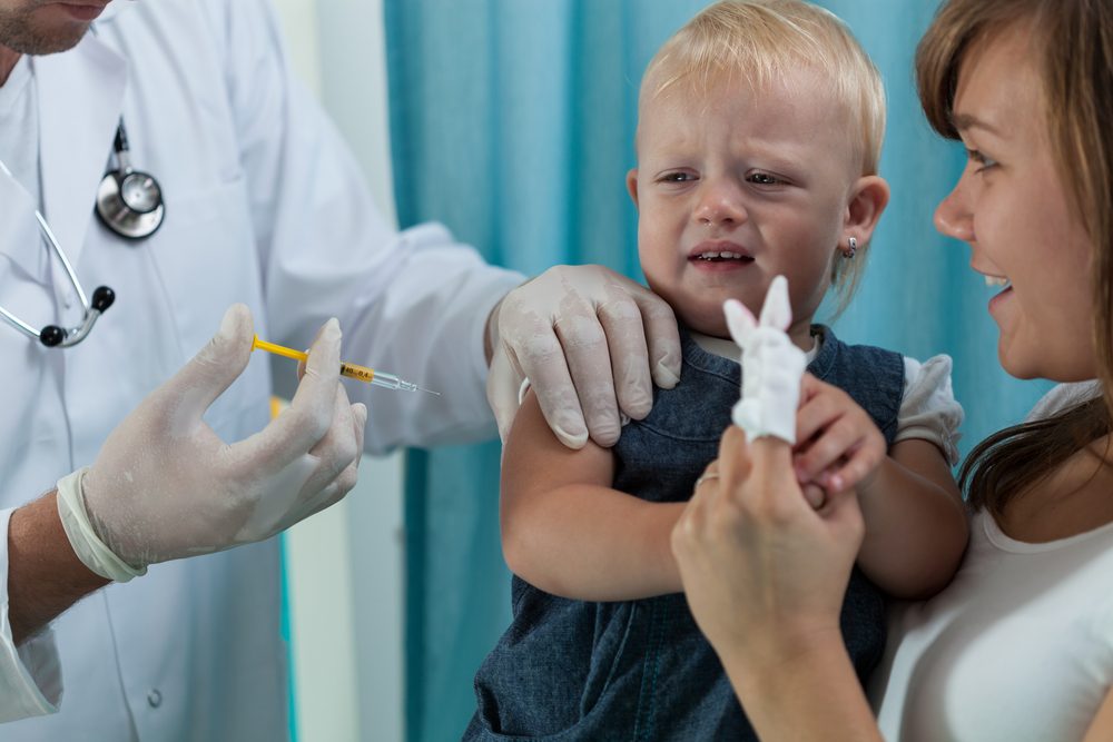 O que fazer para acalmar o bebê depois da vacina?