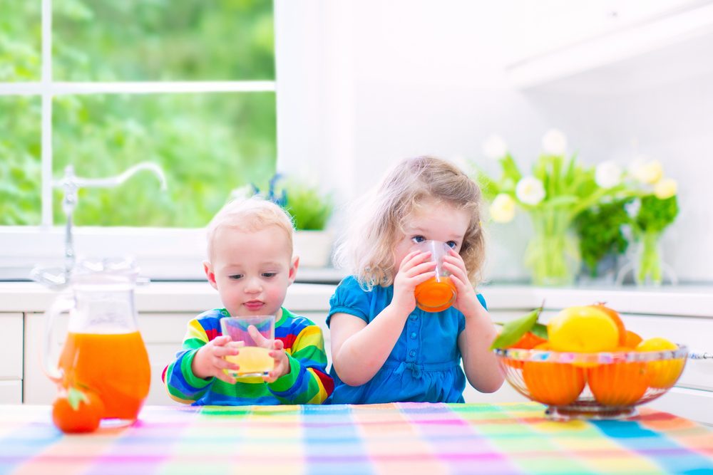Com quantos meses o bebê pode tomar suco?
