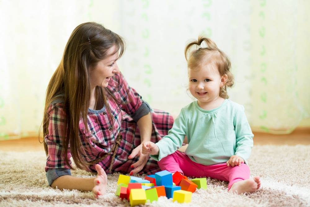 Como estimular o bebê a sentar sozinho?