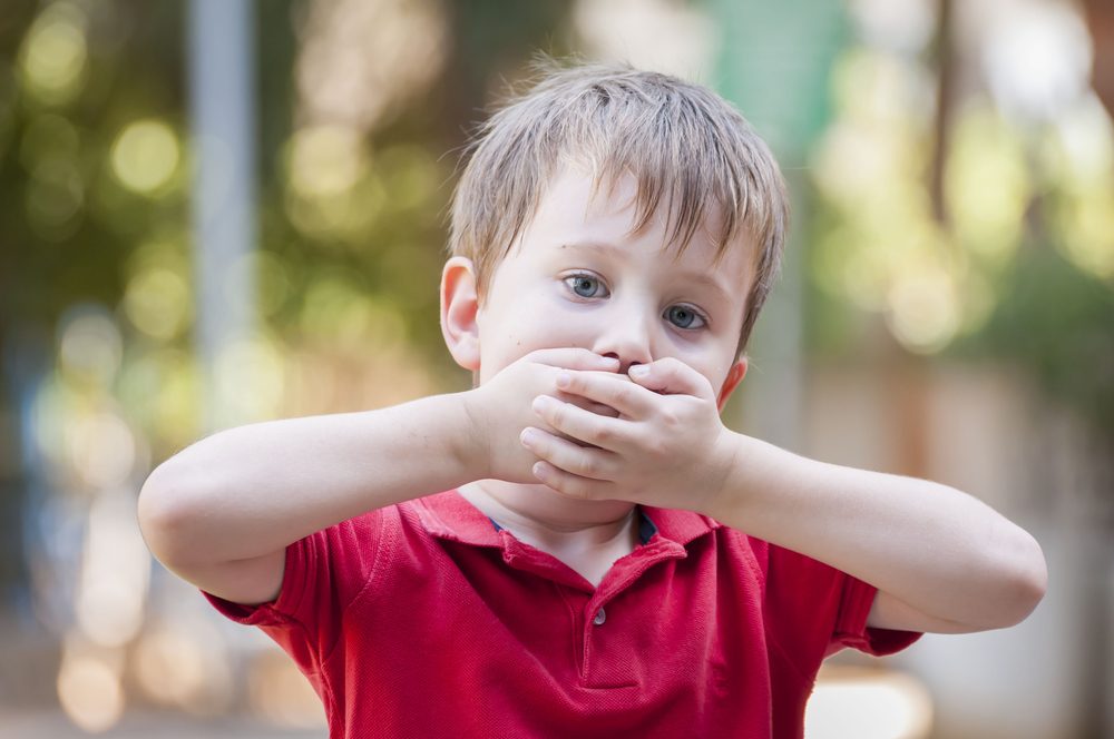 Por que meu filho começou a gaguejar?