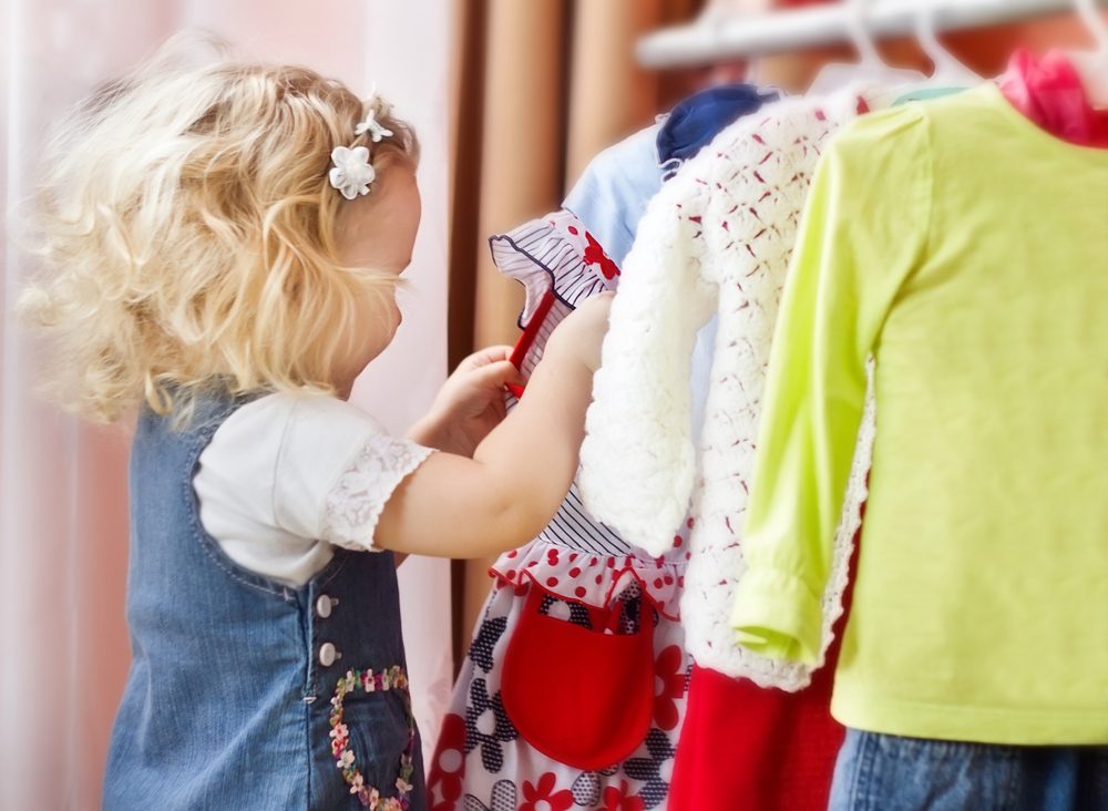 Como ajudar seu filho a escolher o que vestir