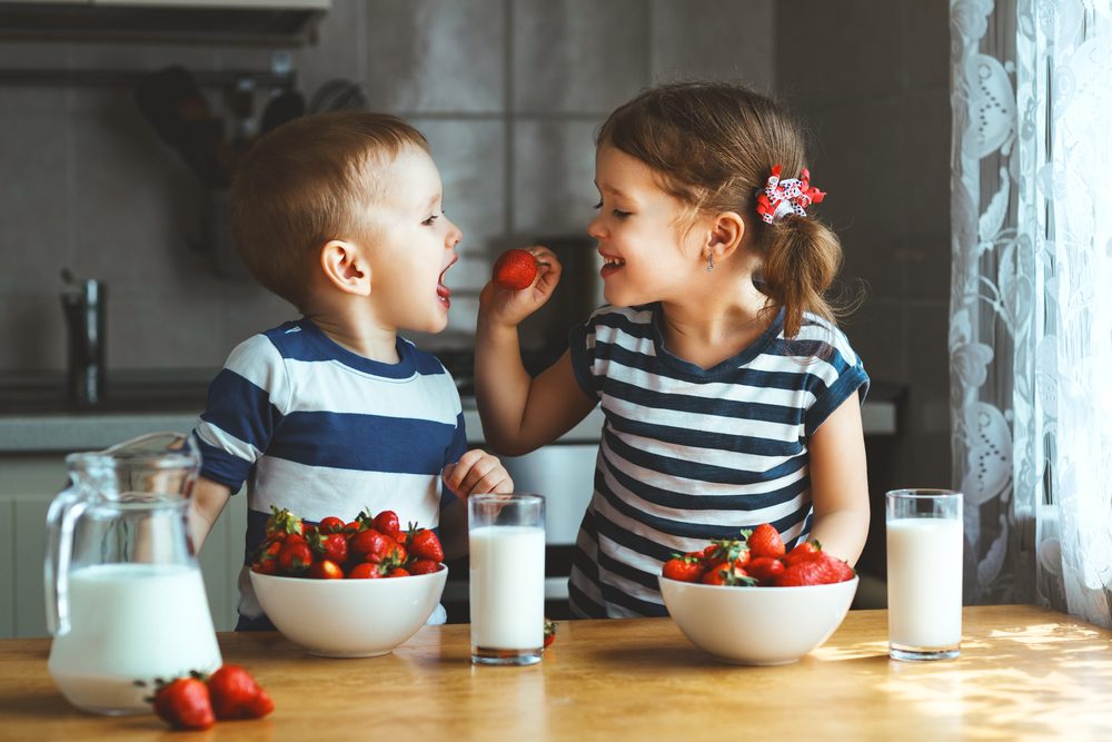 Como ajudar a criança a aceitar novos alimentos