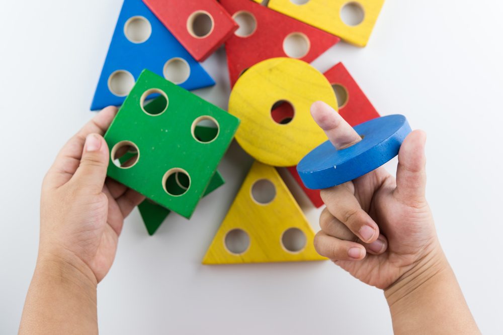 Como as crianças aprendem a classificar objetos por forma e função