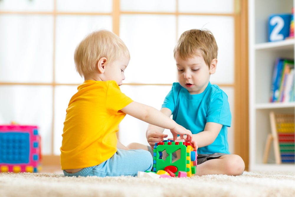 Quando meu filho começará a colaborar, e como incentivá-lo?