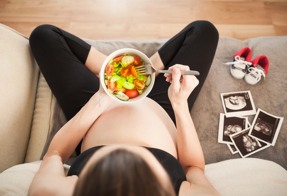 Quais são as considerações para veganos/vegetarianos durante a gravidez?