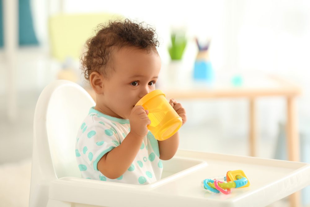 Meu bebê deve beber água?