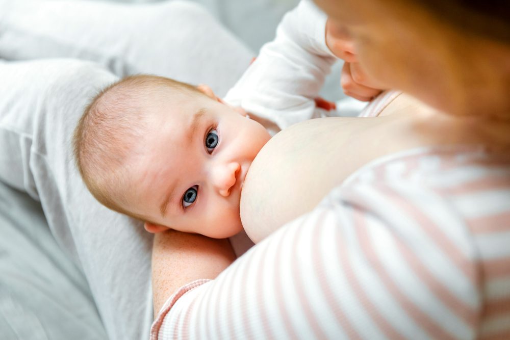 Amamentação: Quanto leite deve o meu bebê beber?