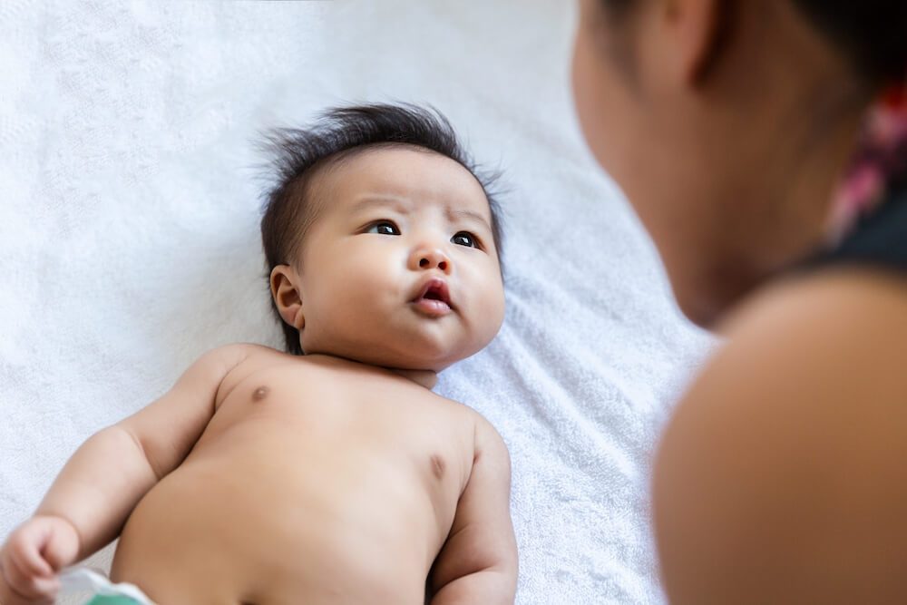 Com quantos meses o bebê reconhece o próprio nome?