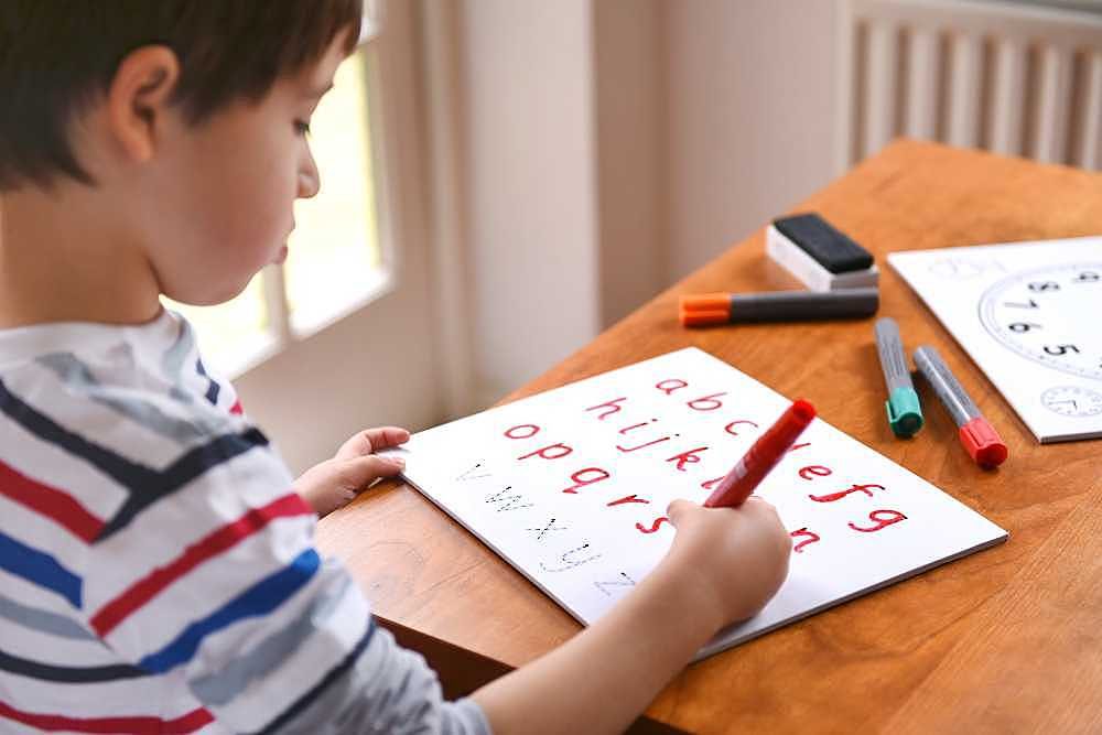 Conheça 7 atividades de alfabetização para fazer com seu filho em casa!