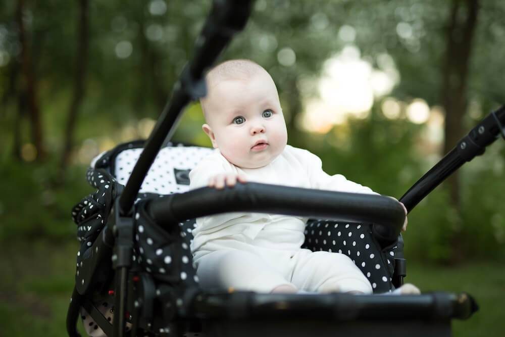 Com quantos meses pode colocar o bebê sentado no carrinho?