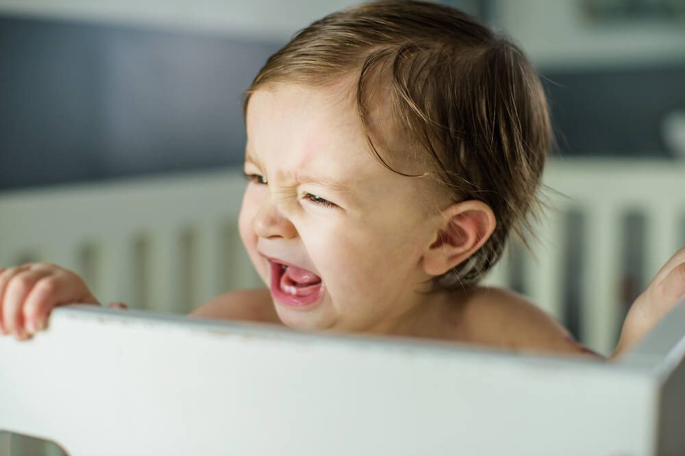 Meu bebê acorda minutos depois de dormir, o que fazer?