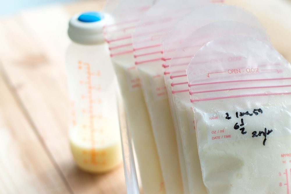 Pode refrigerar o leite materno aquecido?