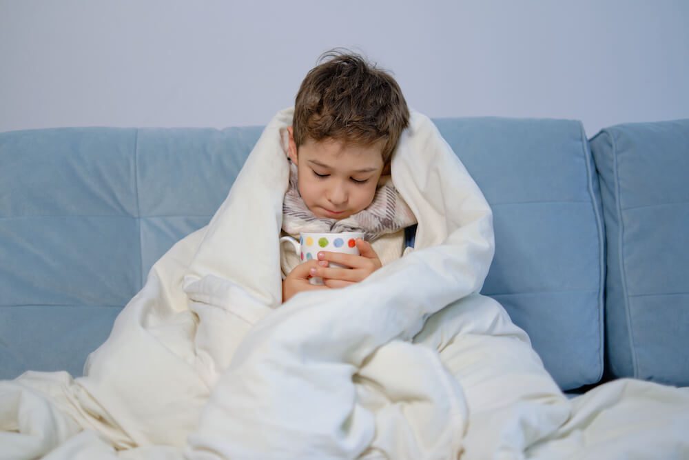 Meu filho acordou vomitando: O que pode ser?