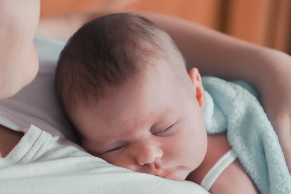 Meu recém-nascido dorme muito, é normal?