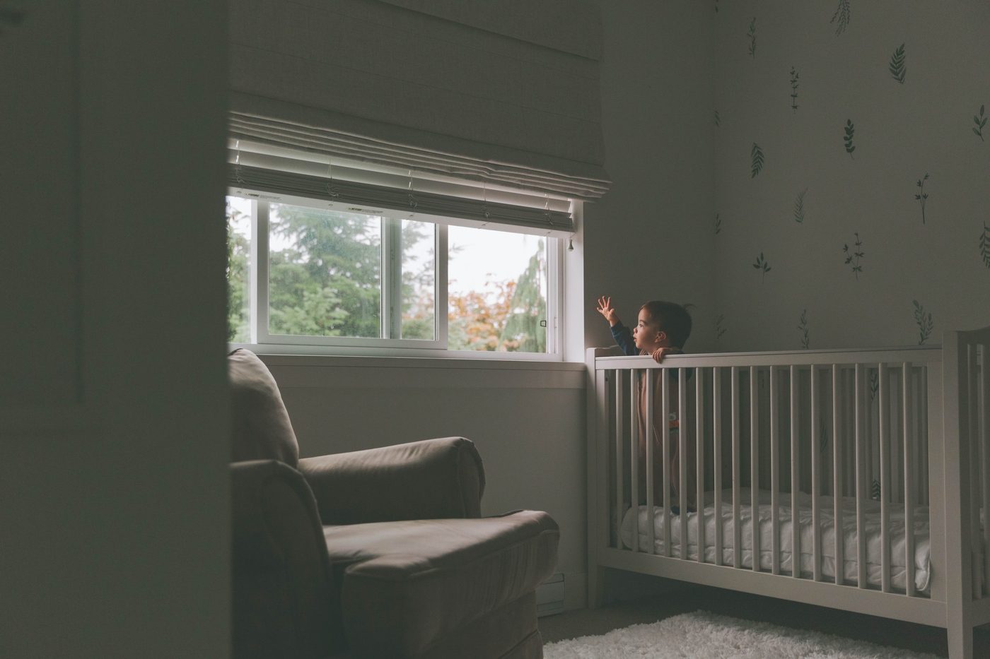 Por que o padrão de sono do meu bebê de 8 meses mudou?