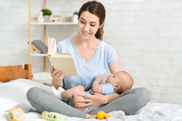 Como Ler para o Seu Recém-Nascido