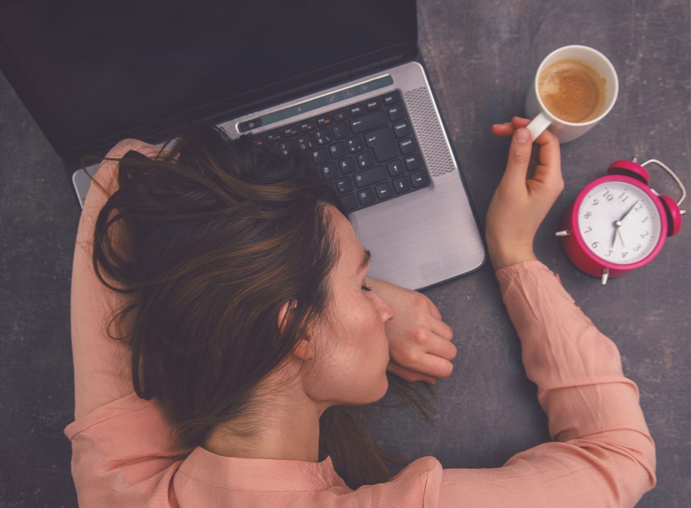 Como sobreviver às noites sem dormir?