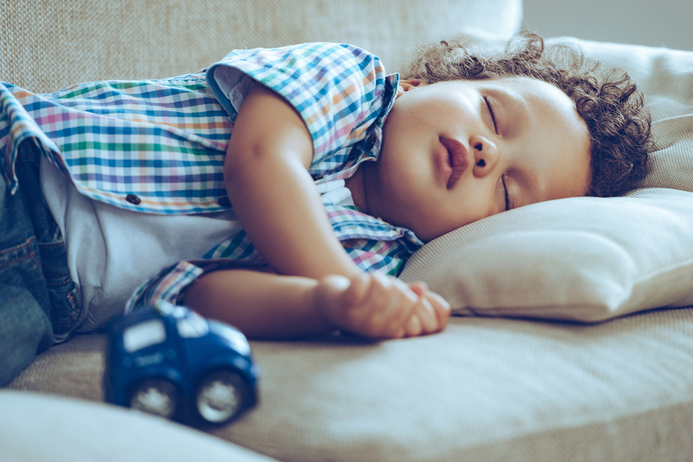 Quanto meu bebê de 21 a 24 meses deve dormir?