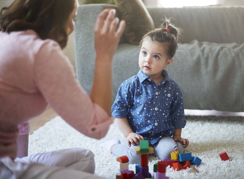 Como os bebês aprendem por meio da imitação