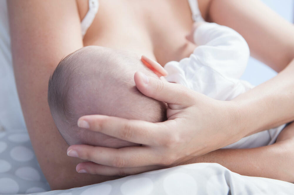 dificuldades para amamentar - bebê mamando