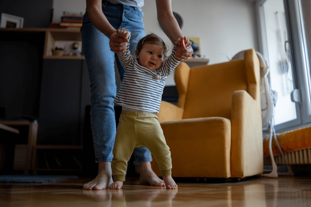 como estimular o bebê a andar