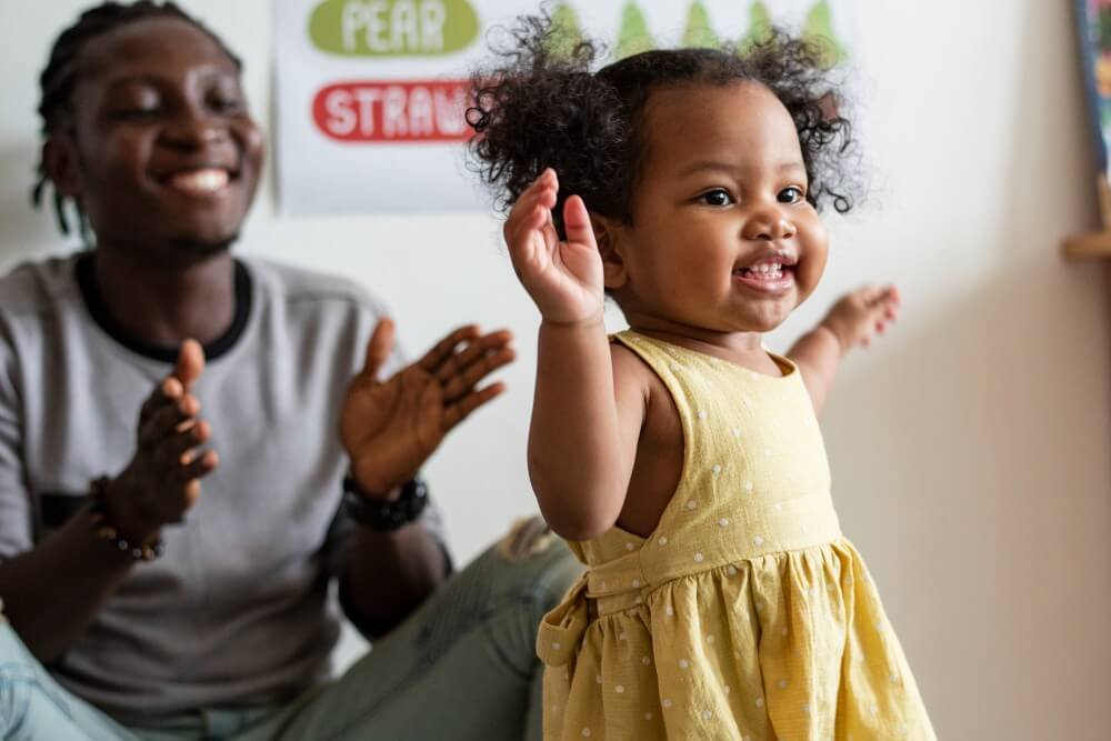 Os jogos que um bebê de 1 ano precisa - Sou Mamãe