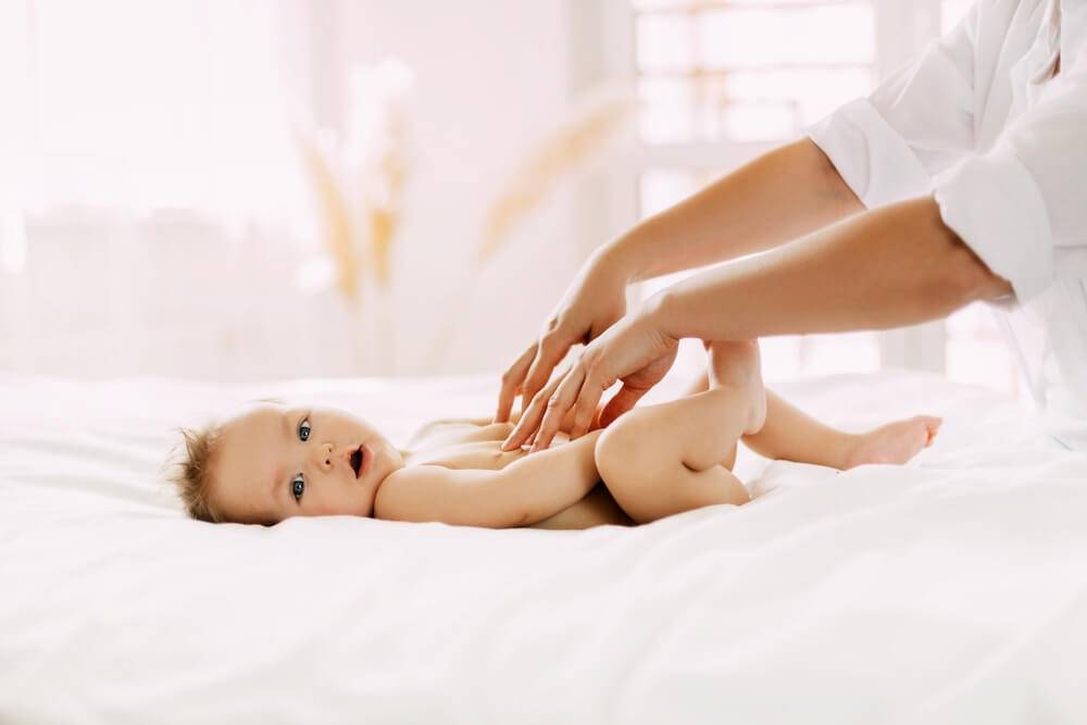 massagem para gases em bebê