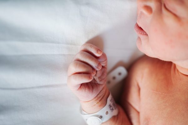Quais são os cuidados imediatos e mediatos com o recém-nascido?